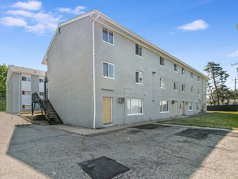 Brownell Apartments - Coast to Coast Management — Photo 16