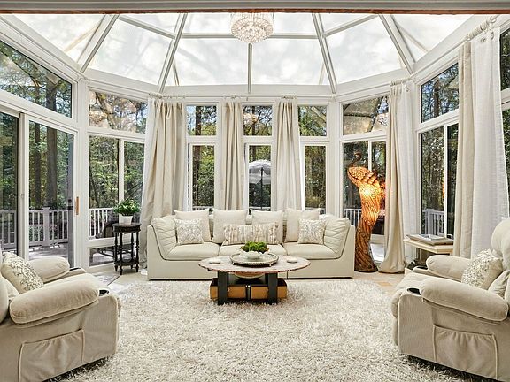 2nd image of 180 Highwood Circle