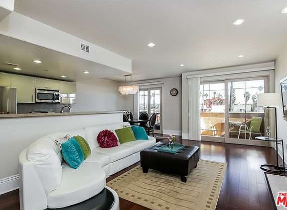 4th image of 147 N Berendo St #302