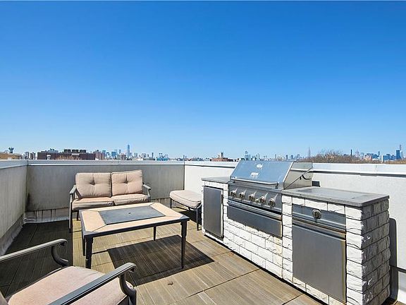 2nd image of 160 Manhattan Ave APT 4B