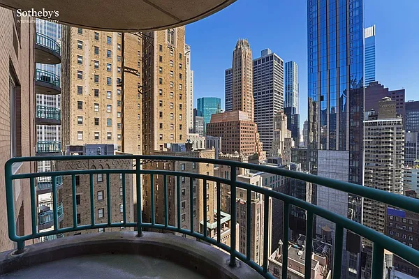 Sold by Sotheby's International Realty | media 10
