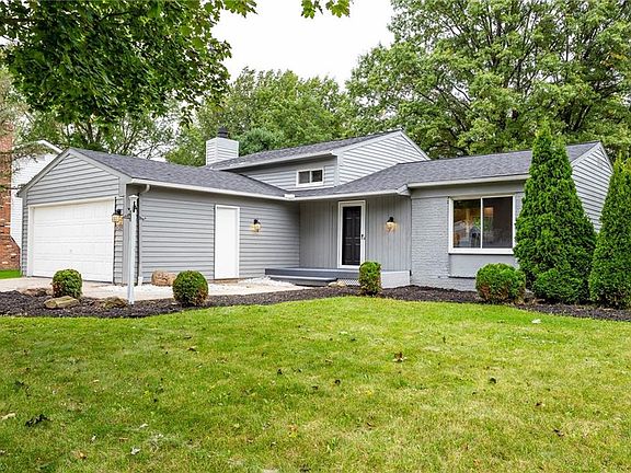 3rd image of 26934 Oxford Park Ln