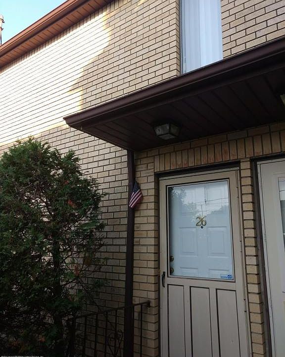 1st image of 26 Abingdon Ave