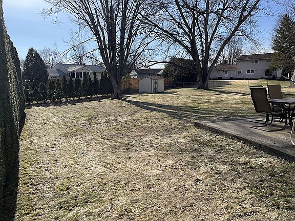 2nd image of 1703 Lincoln Ln