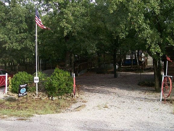 2nd image of 2181 Live Oak Ln