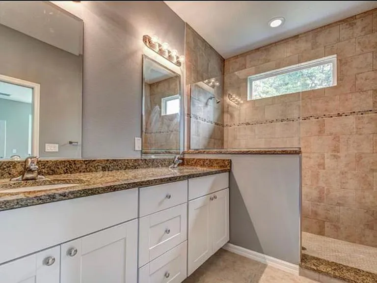 1550 Francis Ave — Photo 9