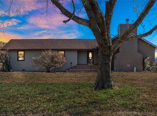 1215 S Oak Grove Rd, Cushing, OK 74023