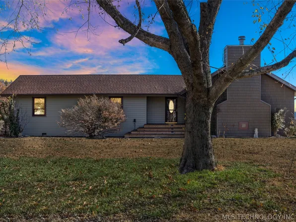 1215 S Oak Grove Rd, Cushing, OK 74023