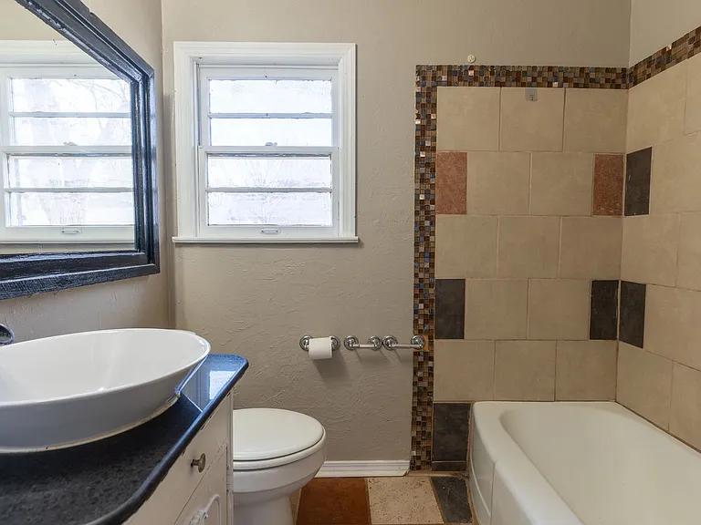 3308 N Holman Ct — Photo 12