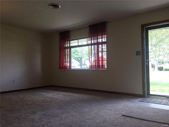 3rd image of 732 Greenhurst Dr