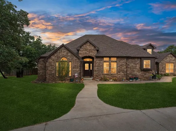 825 Liveoak Ln, Blanchard, OK 73010