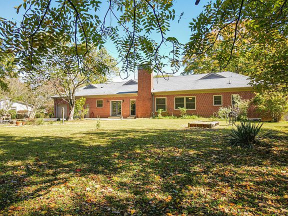 4th image of 1106 Sunnyside Dr