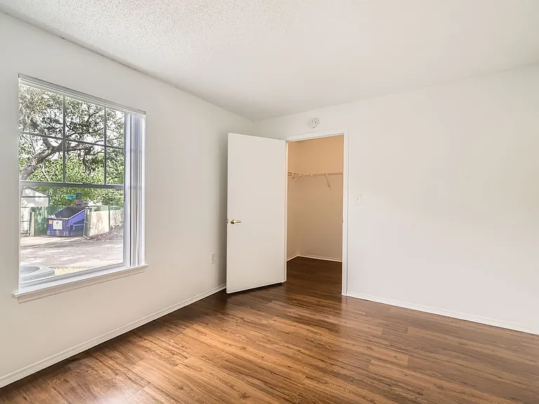 Golden Oaks — Photo 22