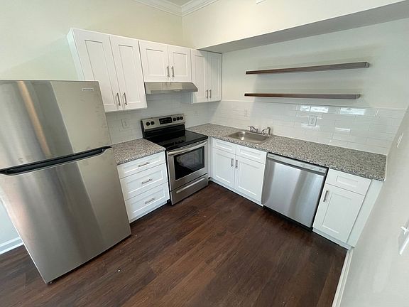 3rd image of 386 Parkway Dr NE #302