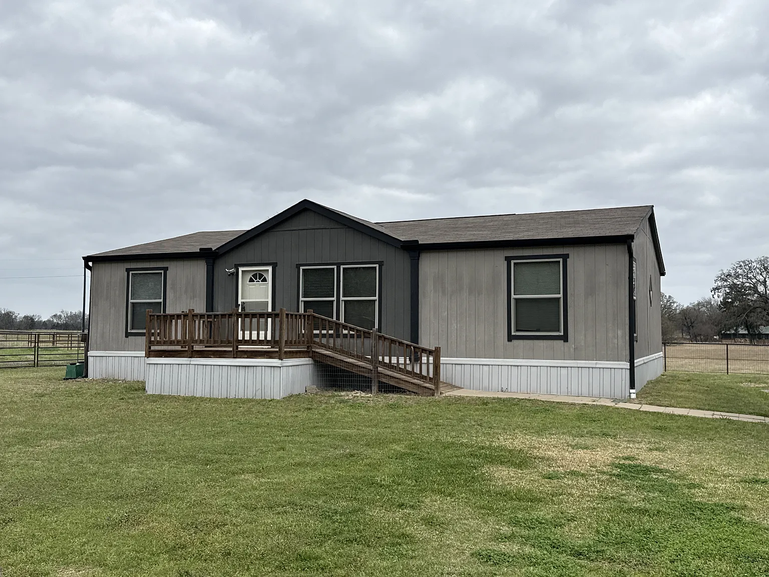 894 FM 1395 - 1 — Photo 2