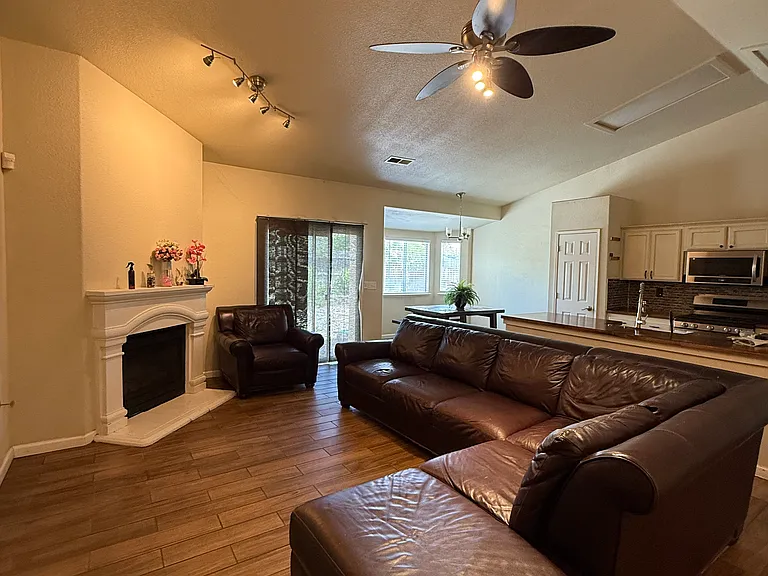 314 N Cypress Ave — Photo 9