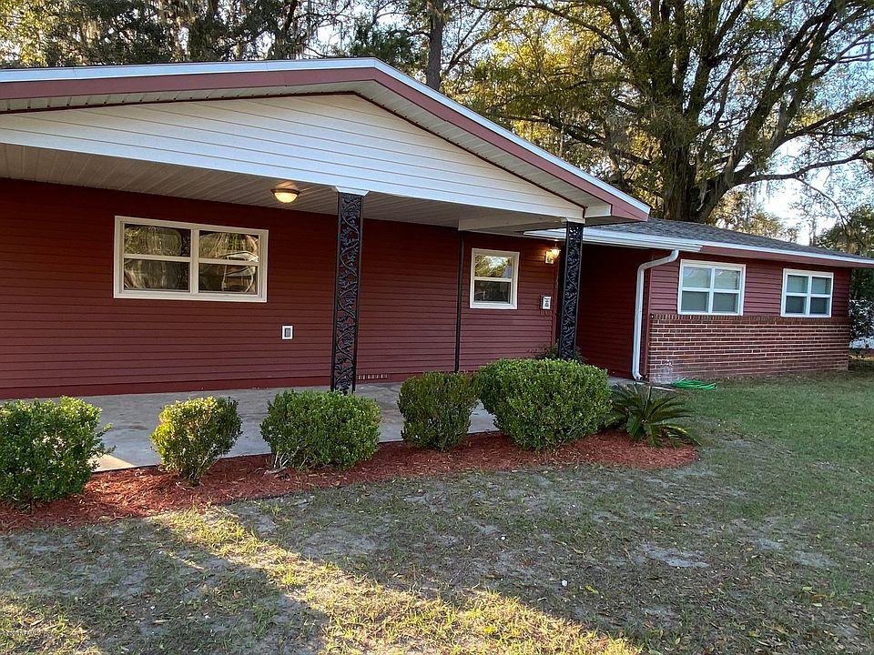 1st image of 472 SE Golf Club Ave