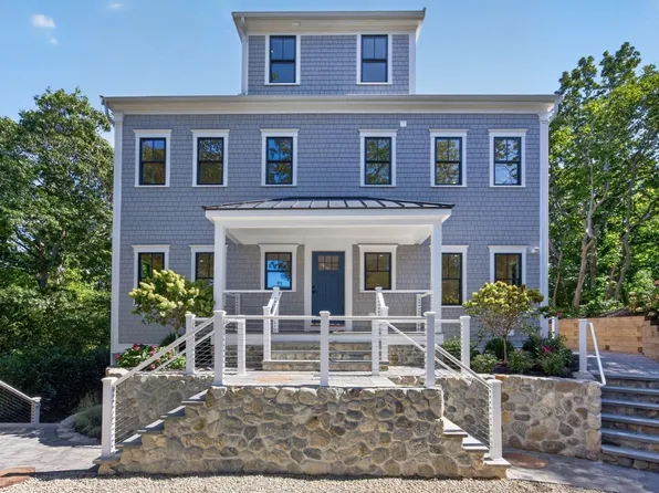 8-8A Willow Dr, Provincetown, MA 02657
