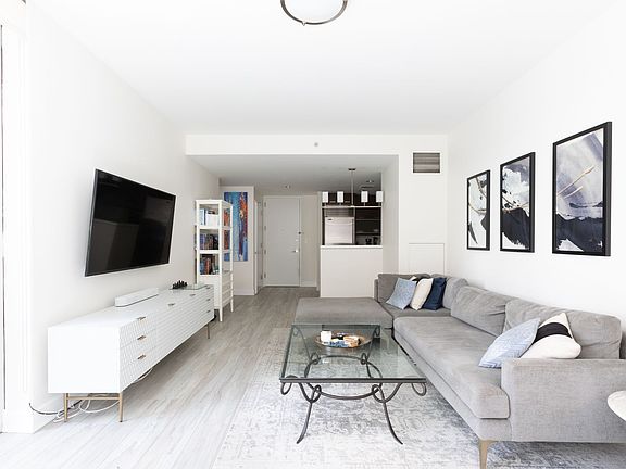 3rd image of 225 E 34th St APT 5H