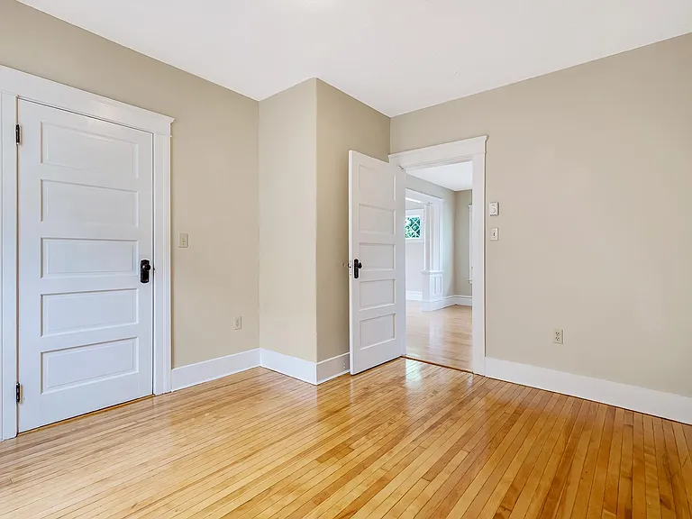 27 Chrome St — Photo 15