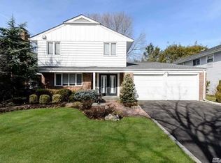 16 Heathcote Dr, Albertson, NY 11507