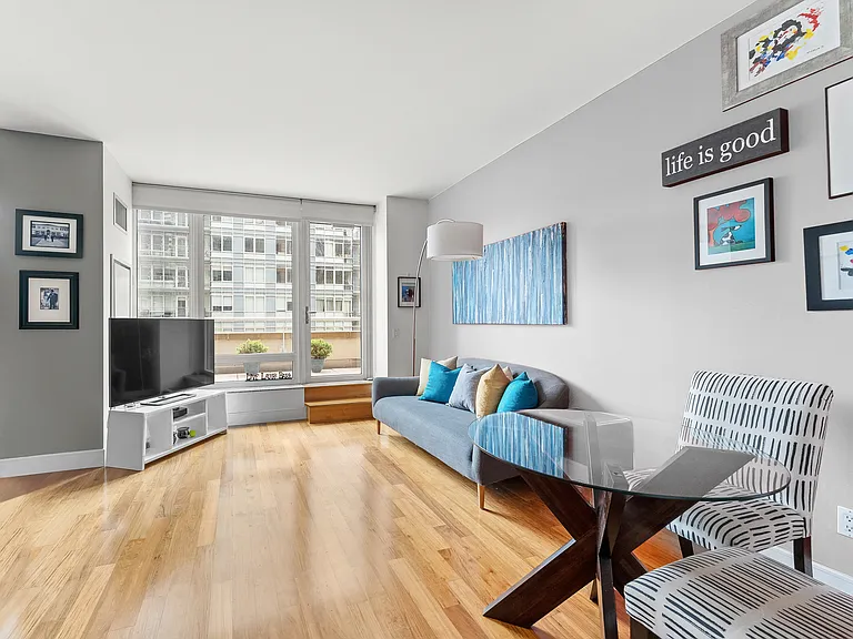 250 E 53rd St #903 — Photo 5