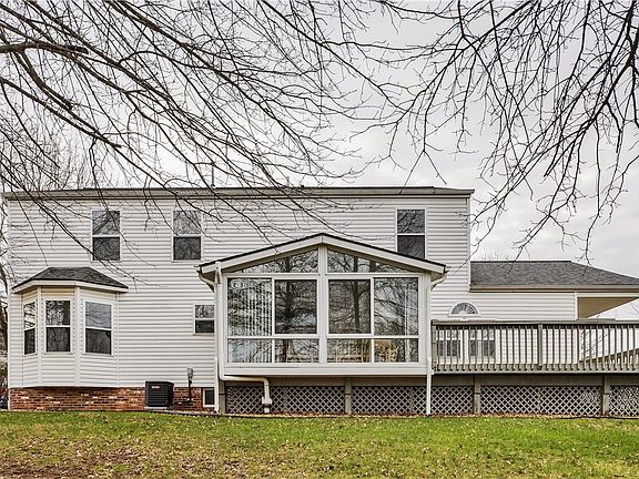 3rd image of 100 Hazelwood Dr