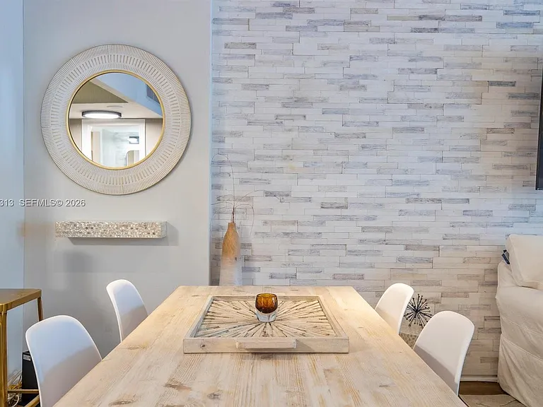 2301 Collins Ave #421 — Photo 5