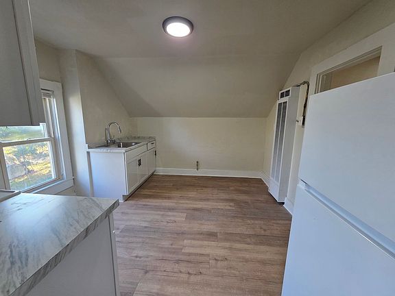 4th image of 124 S Lake St
