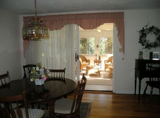 21 Canterbury Dr, Endicott, NY 13760