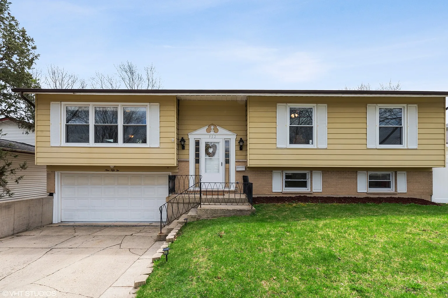 952 Yorkshire Dr photo 1