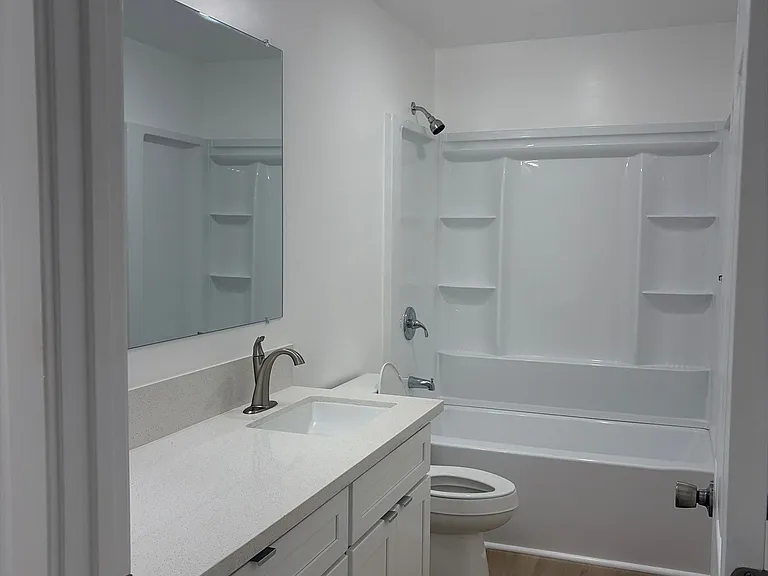 1691 California Ave — Photo 2