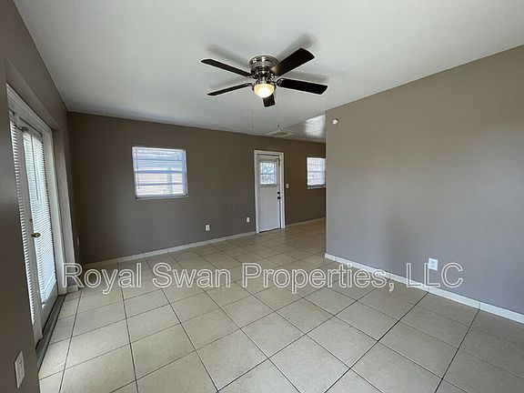 3rd image of 2614 Royal Dr