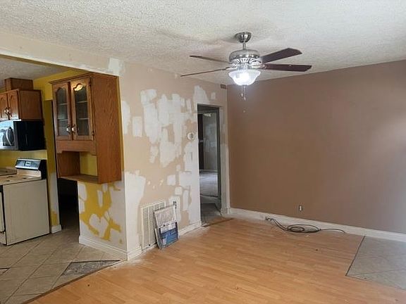 5th image of 217 Lincoln Ave