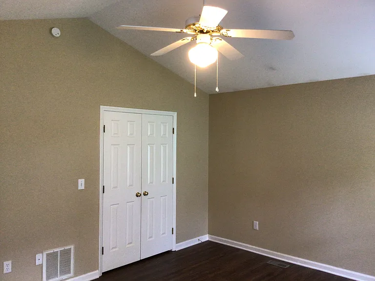 1321 Kenwood St — Photo 6