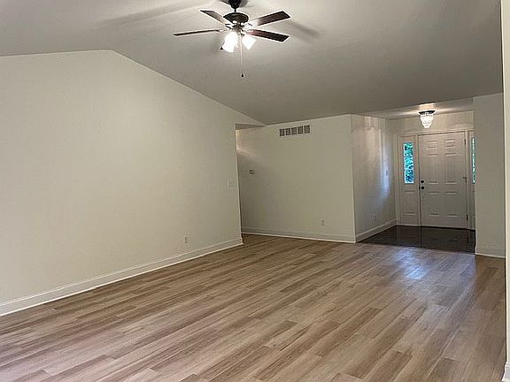 5th image of 3674 Summit Dr