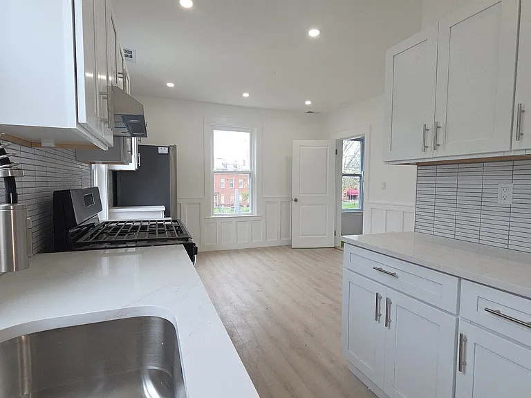 12 Mount Vernon St #2 — Photo 3