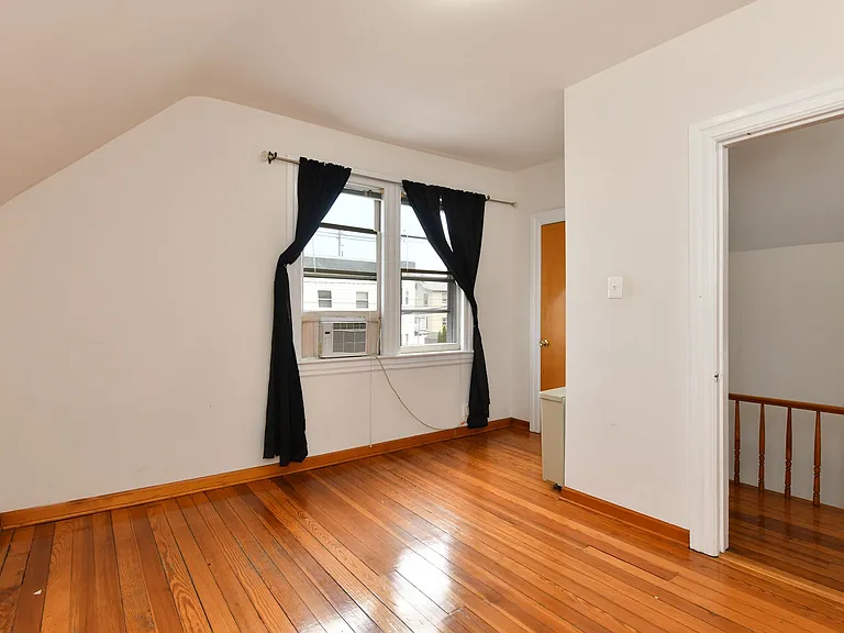 241 Maple St — Photo 12