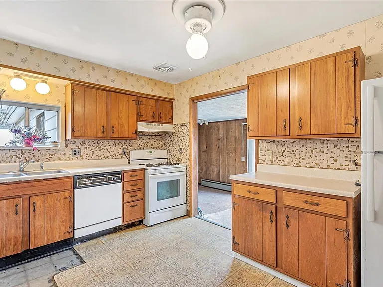 209 Lindy Blvd — Photo 5