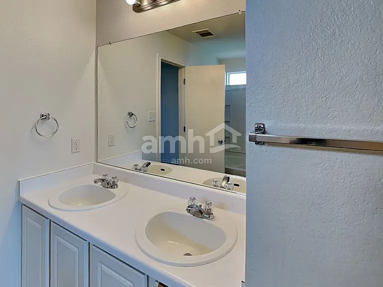210 Phillips St — Photo 11