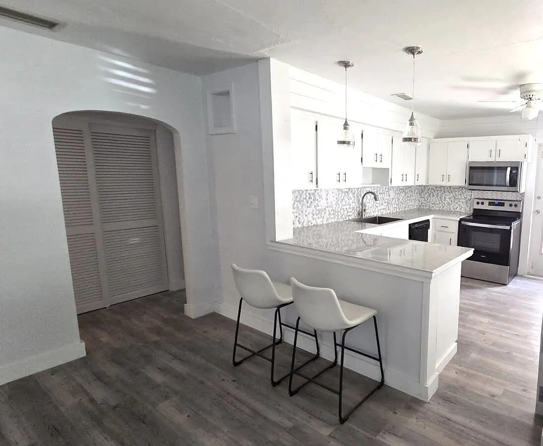 4 bed, 2.0 bath, 1200 sqft, $3,250 — Photo 4