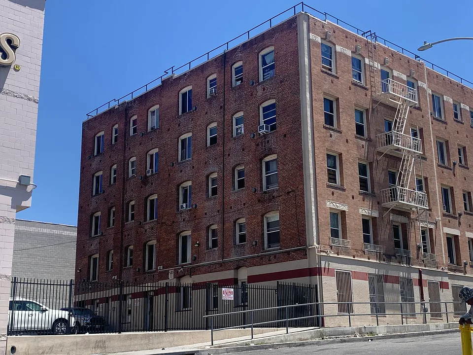 Building Photo 4