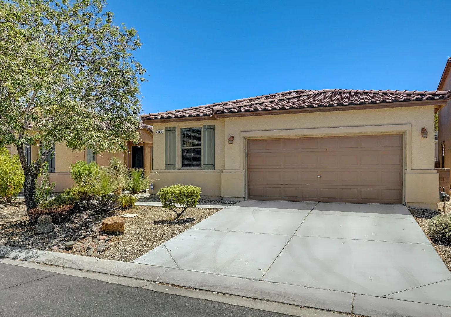 Single Family Home in Gated Community of N Las Vegas — Photo 3