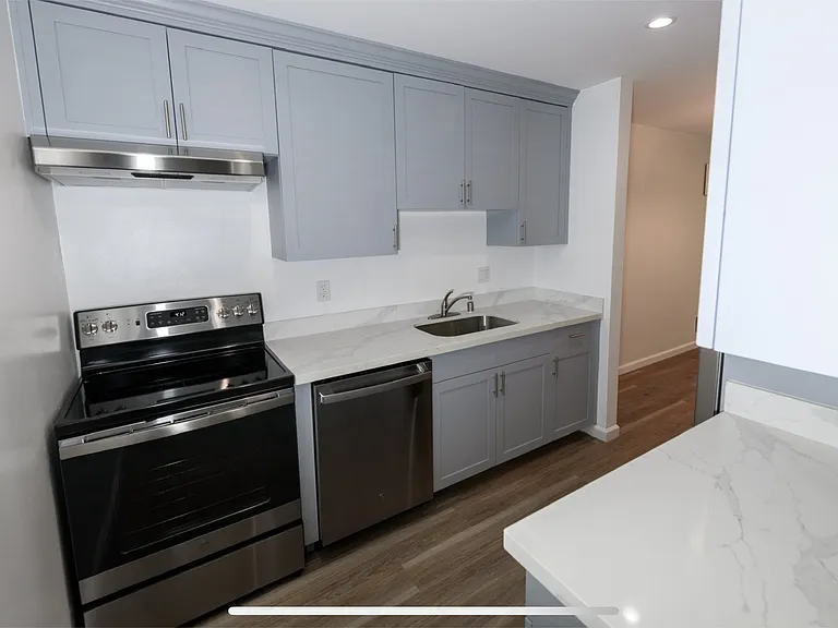1501 Ralston Apartments — Photo 9