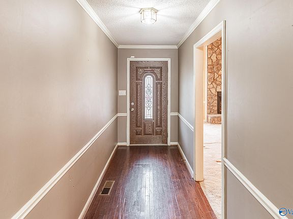 4th image of 1805 Hollytree Dr NW