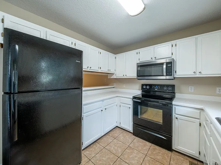 604 Spring Garden St — Photo 8