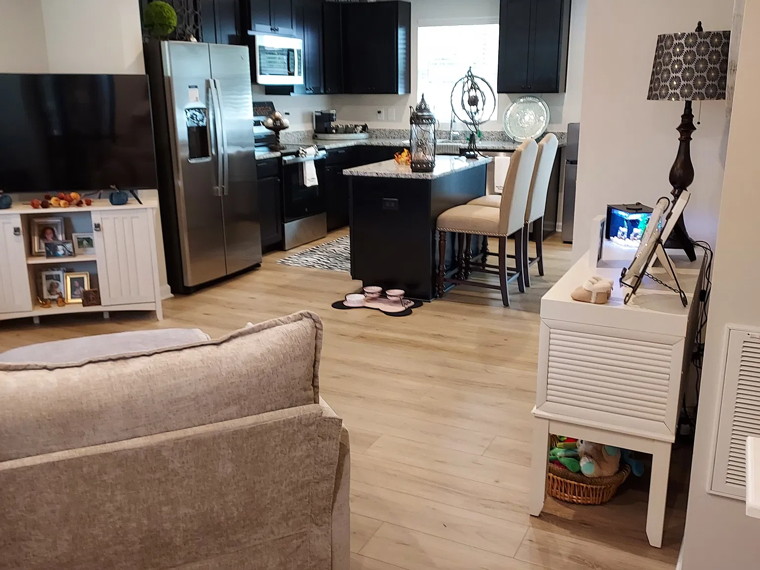 3 bed, 2.5 bath, 1300 sqft, $2,350 — Photo 2