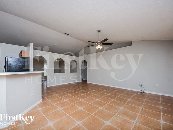 4th image of 661 Parakeet Ct
