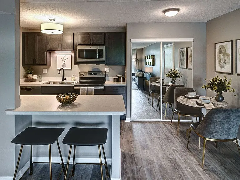 Foxboro Apartments — Photo 9