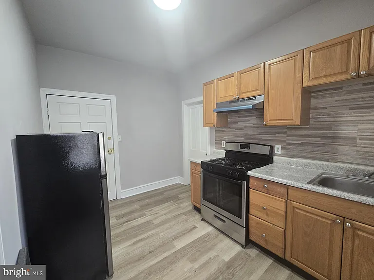 5526 N Mascher St #2 — Photo 3